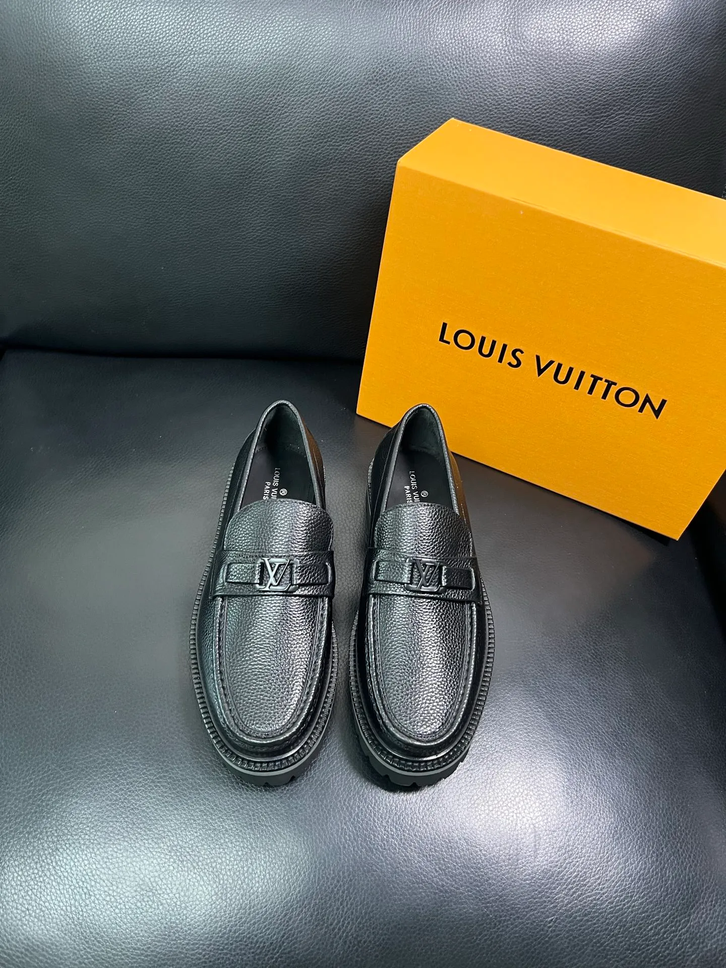 Men's shoes 💰780 Lv top purchasing Louis Vuitton leather shoes counter synchronization, uppers imported from Italy, imported water-dyed cowhide lining, soles: original soles specially provided by the original factory, original factory follow-up goods, high quality, welcome to compare, code number 38-44 (customized 45) 85842